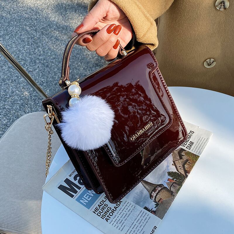 レッドオータムウィンターチェーン レザー 秋物 冬物 スクウェア メッセンジャーバッグ 手作りハンドバック79040331088