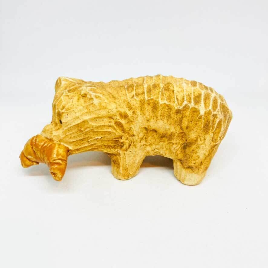 木彫り熊(クロワッサン)の置き物 / すずきたまみ / 陶芸作品