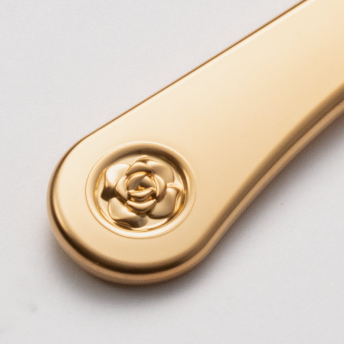 プラチナローズコームゴールド | LumiKA+