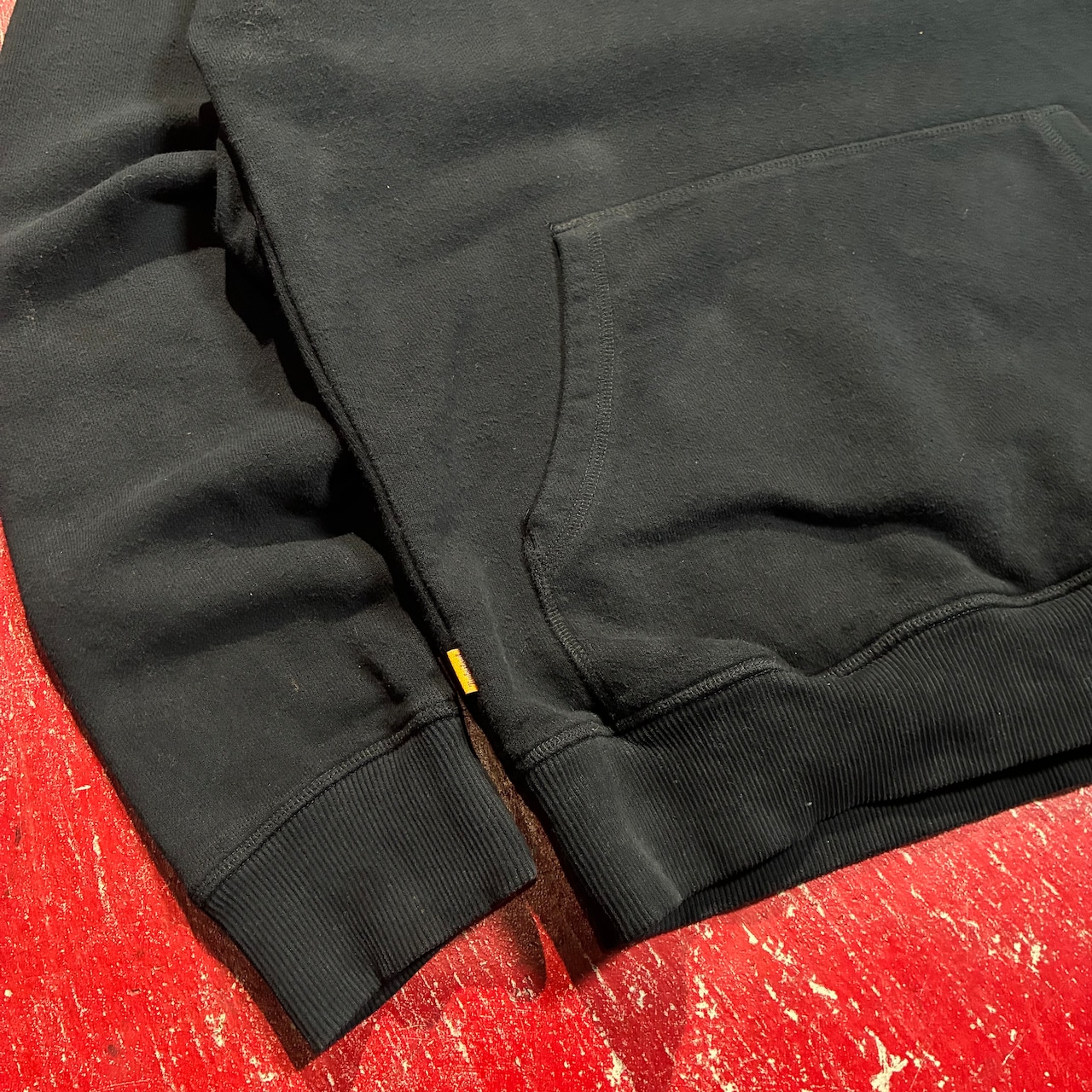 Timberland プルオーバーフーディー　ブラック　ワンポイント　イエローブーツ刺繍　