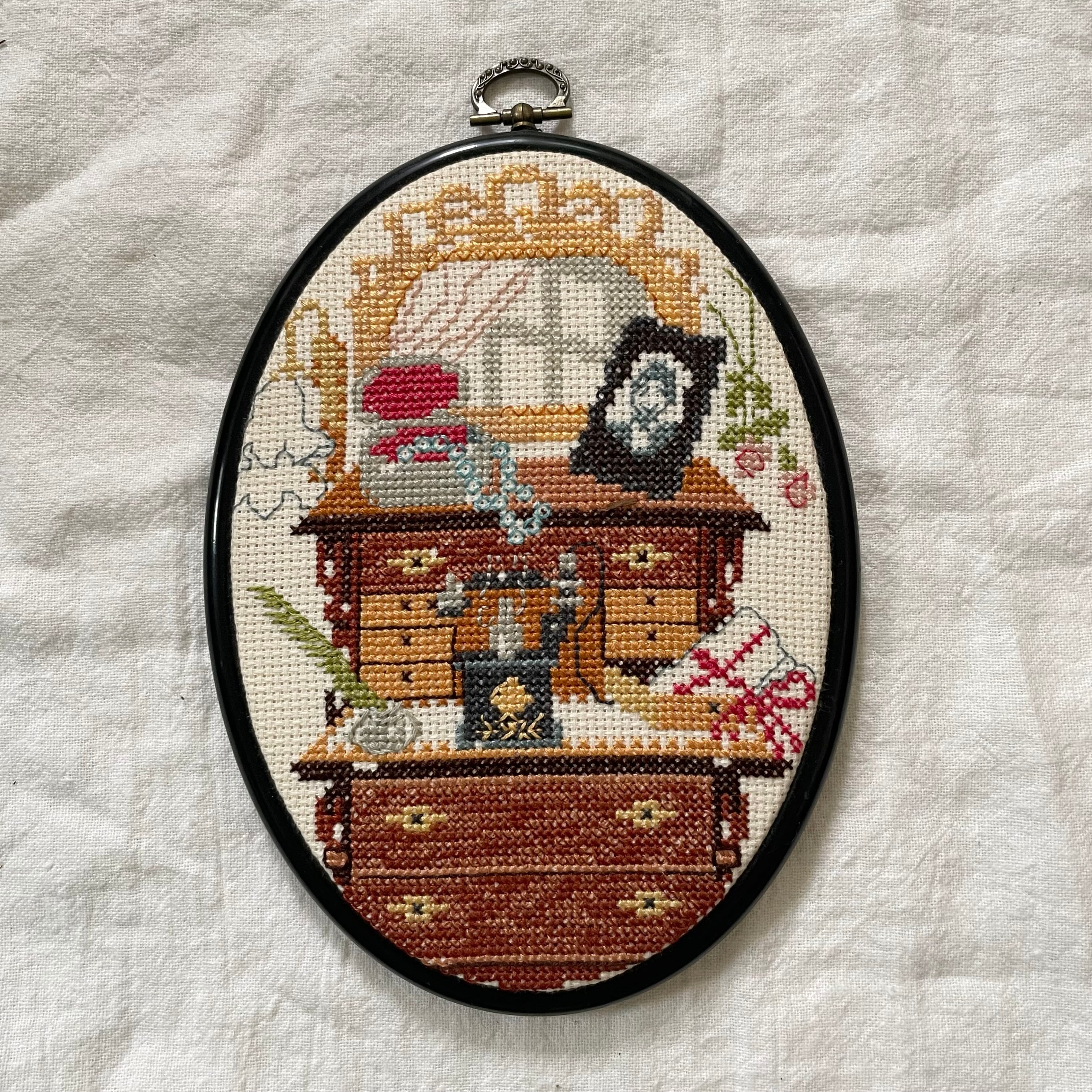 ドレッサーの壁飾り