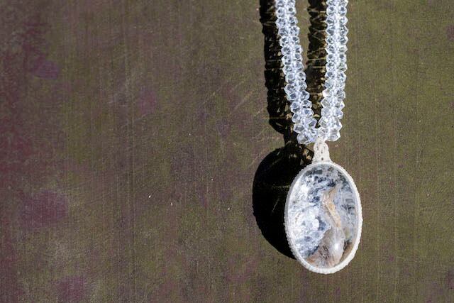 一期一愛 ∞ White hole