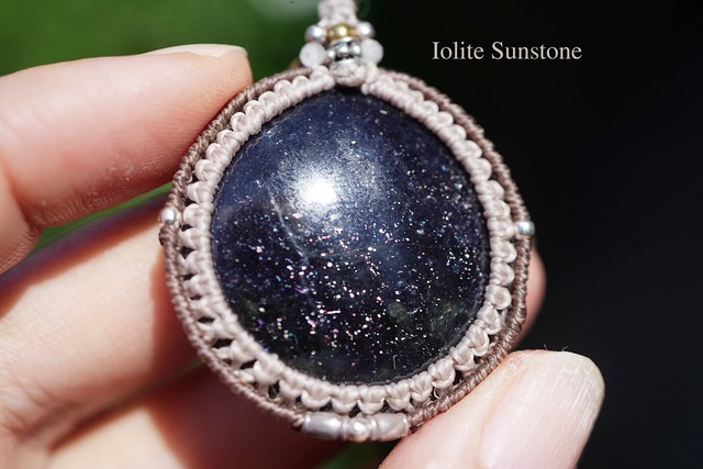 小さな星屑★アイオライトサンストーン　マクラメネックレス2232