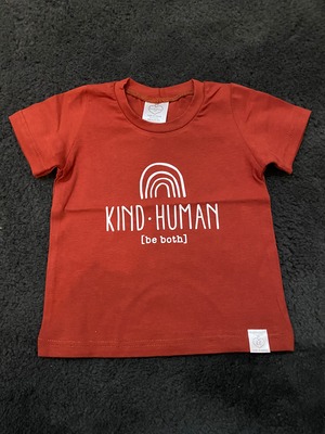 kind human Tシャツ(rust)