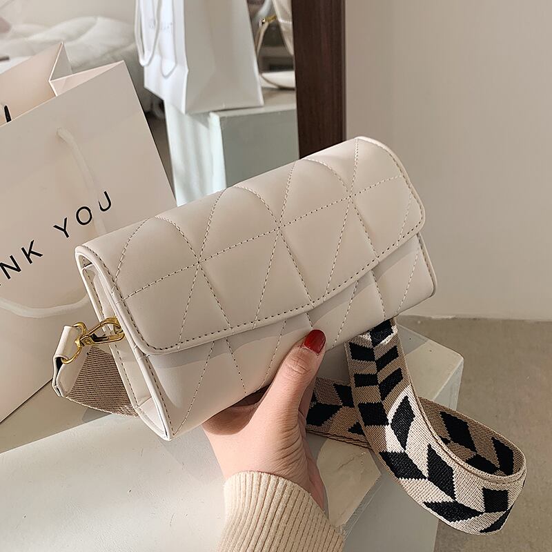 レッドシングル スクウェア メッセンジャーバッグ Tiancai_Wing_Bag51595938683