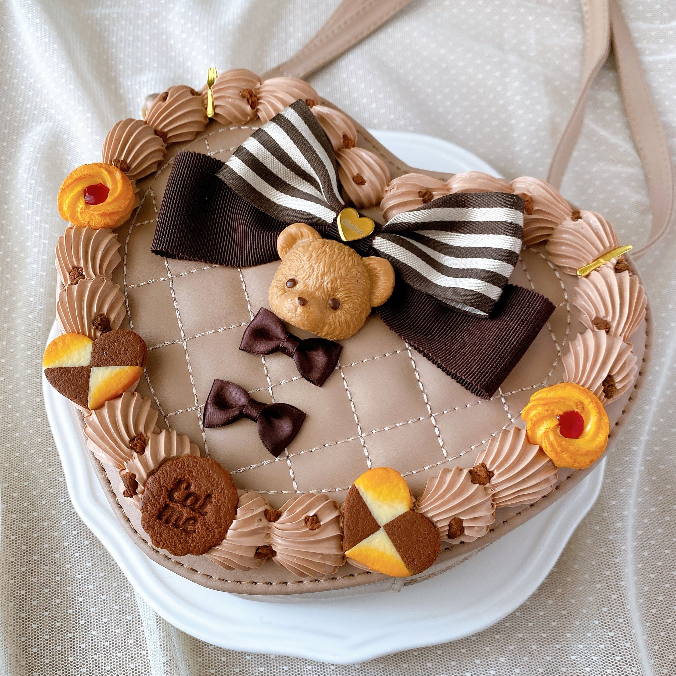 【新品未使用】 いちごケーキショルダーバッグ チェルシィ ハンドメイド 新品未使用】 いちごケーキショルダーバッグ チェルシィ ハンドメイド