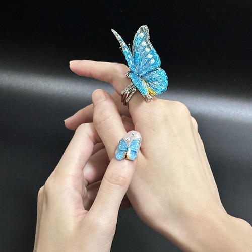 立体刺繍ヘレナトルコブルー蝶　アートジュエリー