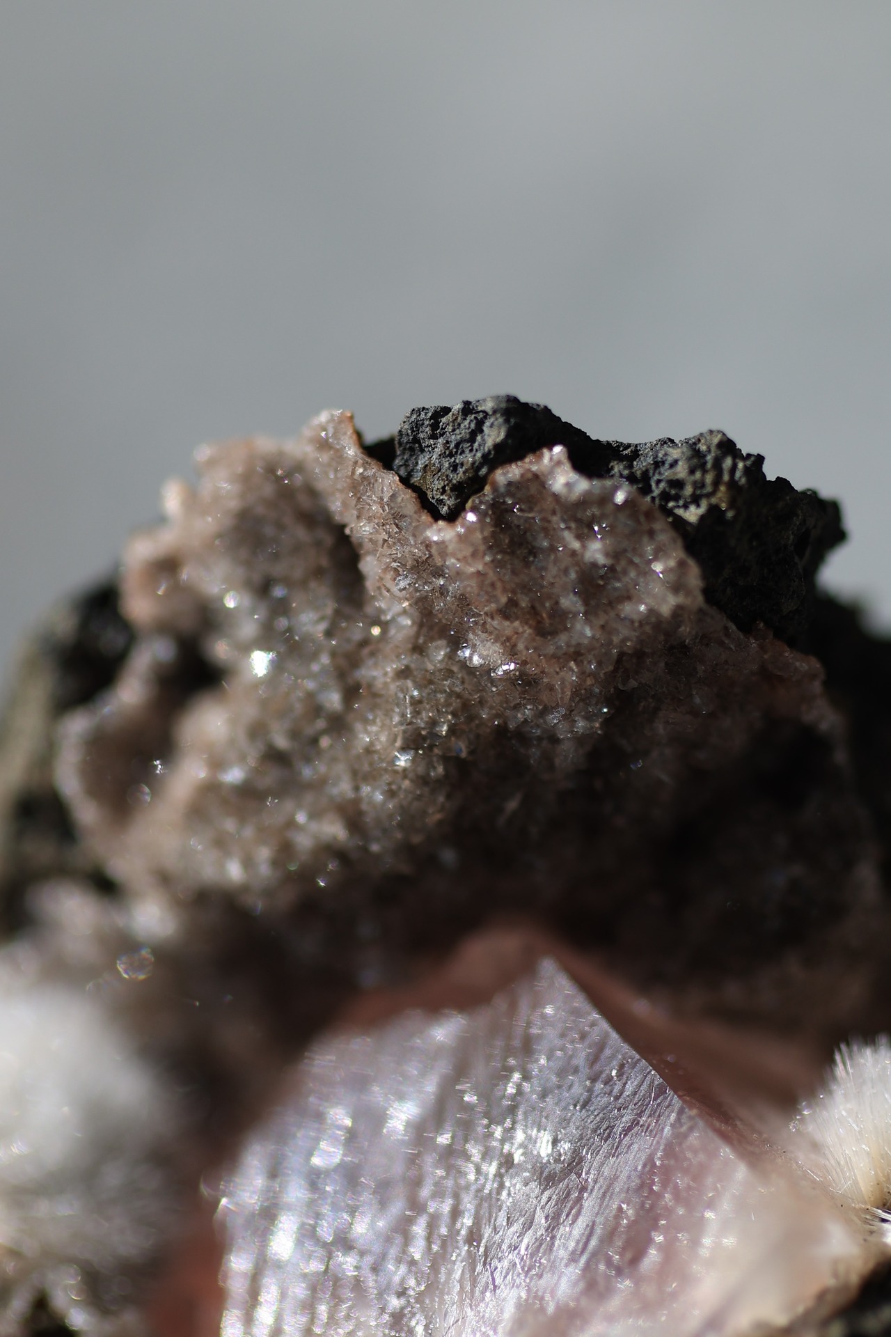 レッドカルサイト「希望の燈」Calcite × Mesolite ◇ 天然石・鉱物・パワーストーン・原石 | st00396