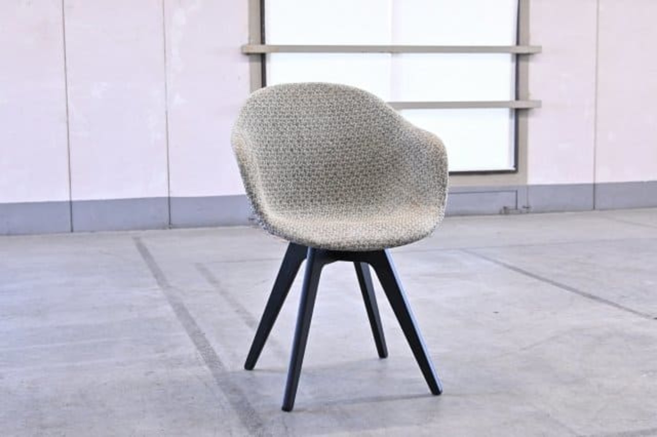 BoConcept 9万「ADELAIDE CHAIR/アデレード チェア」ダイニングチェア エスプレッソオーク 椅子 肘付 木脚 モハベ ボーコンセプト【中古家具/中古インテリア/USED家具ユーズド家具/リサイクル】