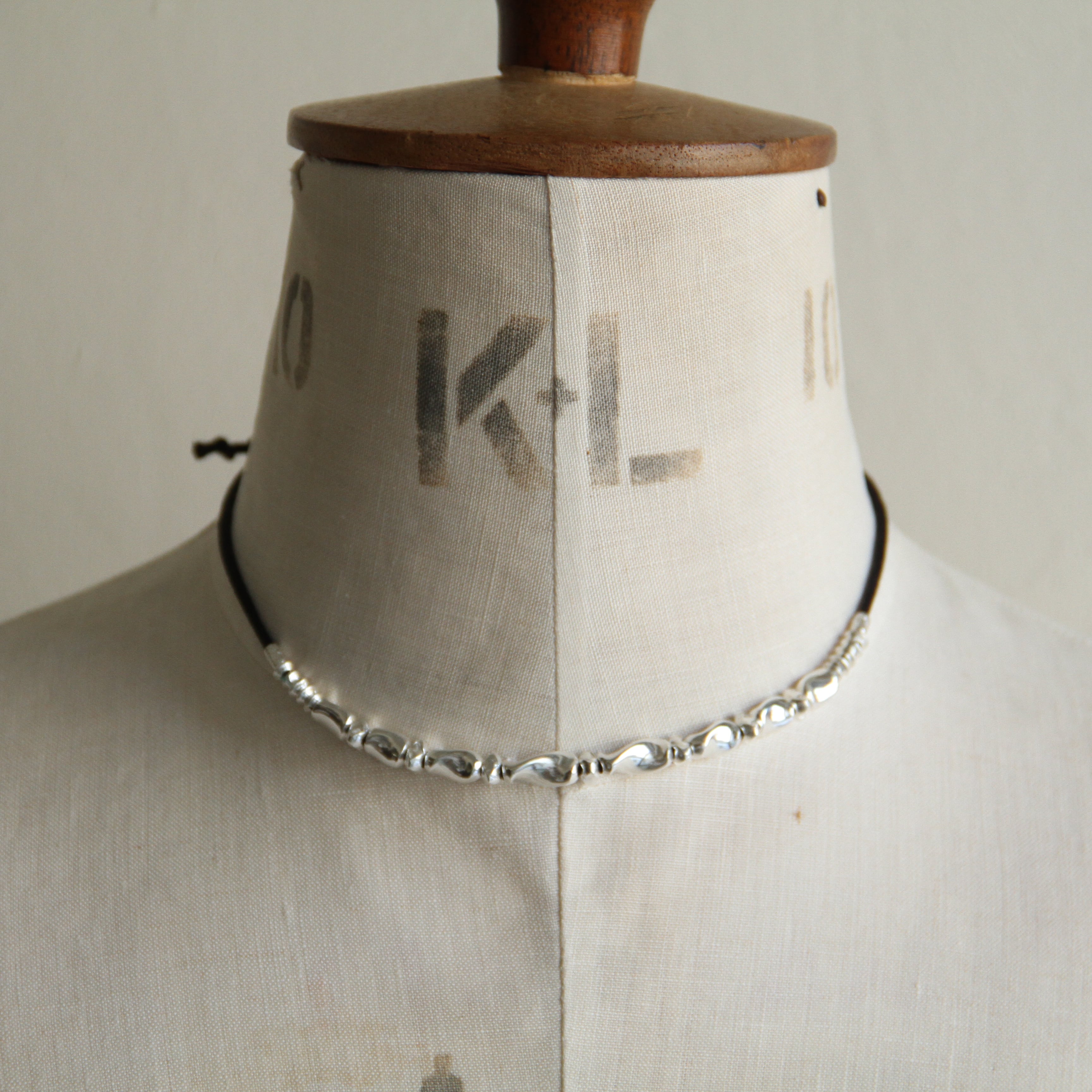 JOICEADDED Twist form necklace