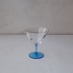 水色のアイスクリームカップ