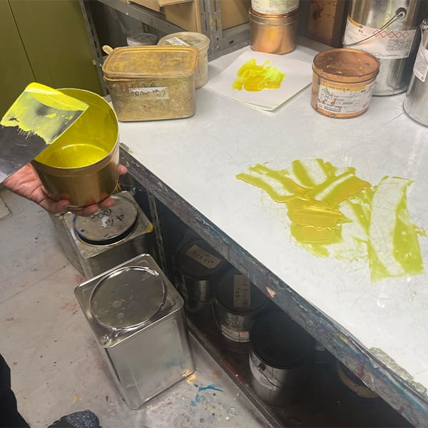 額装シルクスクリーン］『ペンギンと手乗り〝手乗りフェス イエロー