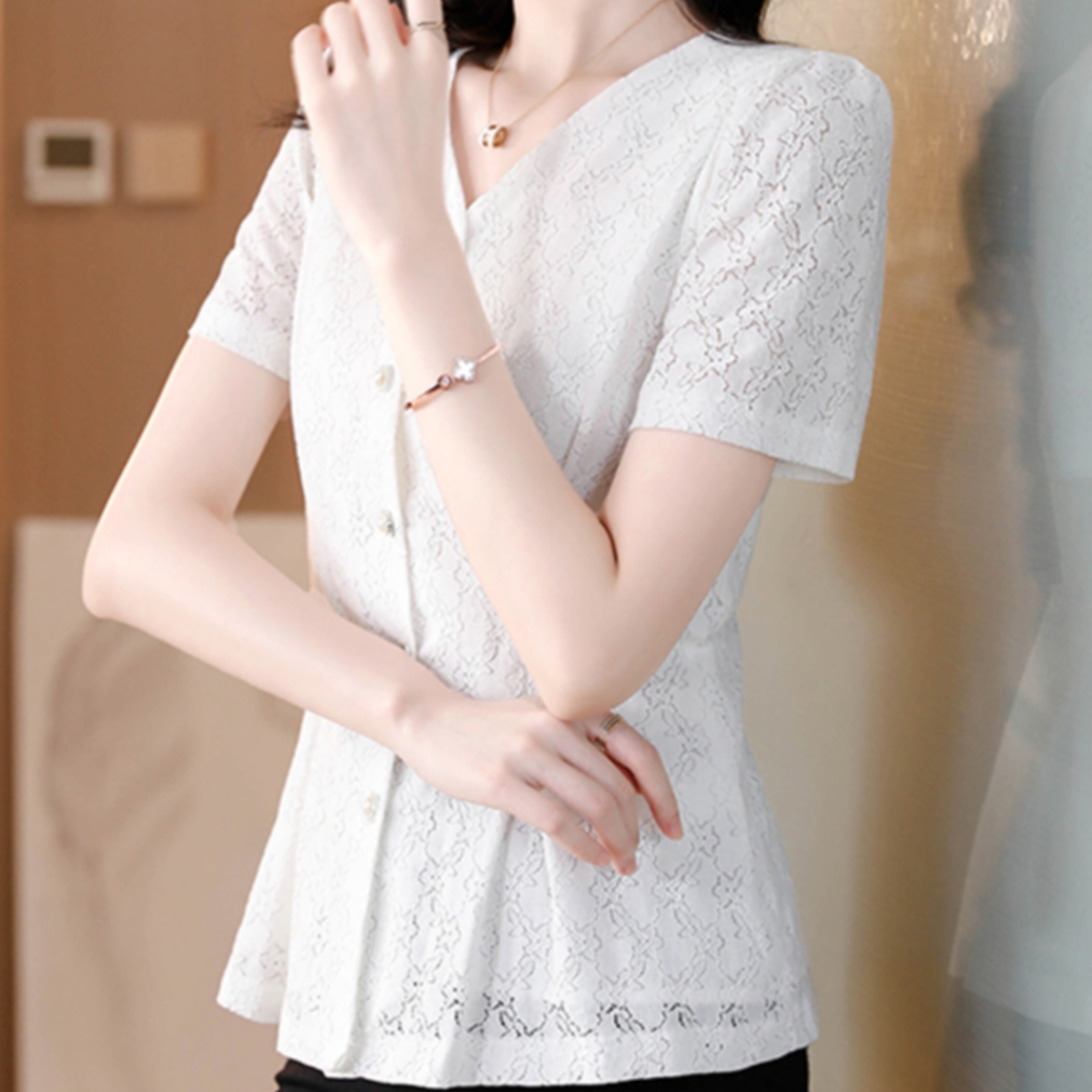 パフスリーブVネックブラウス A1047