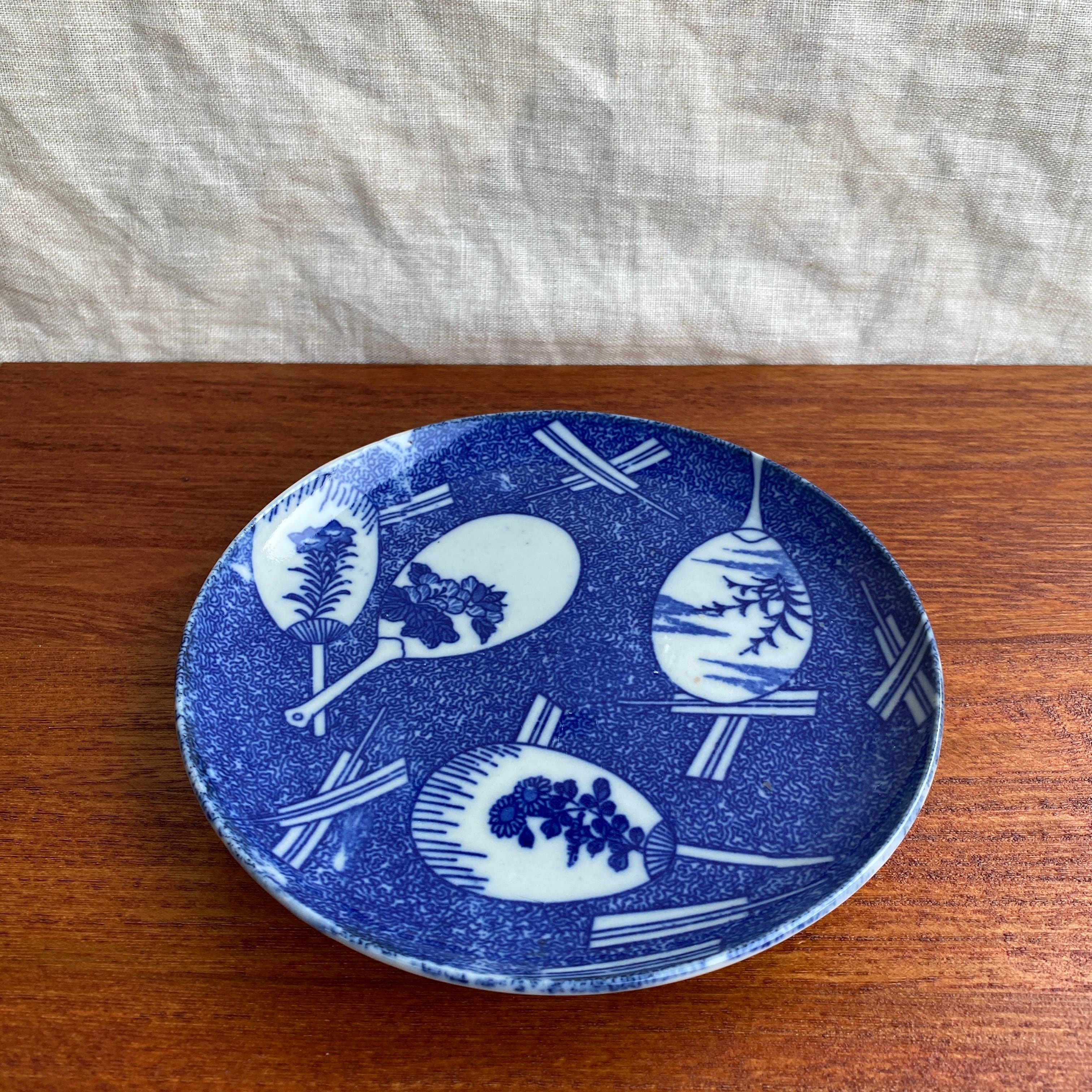 うちわと扇子柄のおしゃれな印判皿 (B) | むかしのうつわ 迦史庵