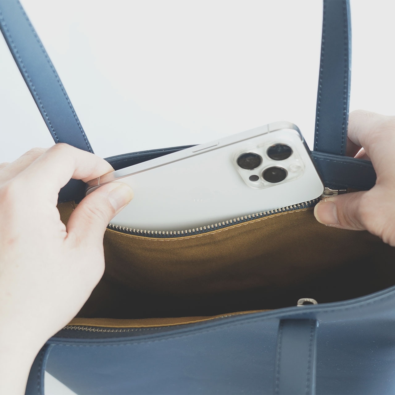 トートバッグ A4対応 縦型 レザー 軽量 シンプル 通勤 通学 ユニセックス・画像6