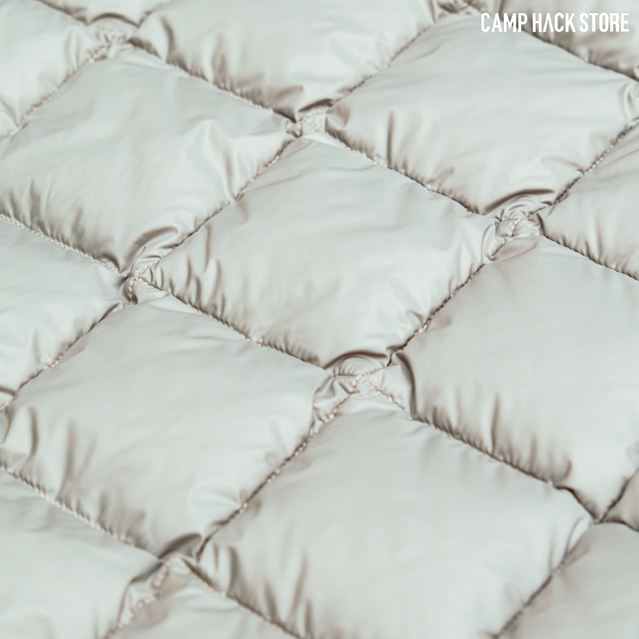 底冷えを防ぐ「ワイドダウンブランケット」 | CAMP HACK STORE