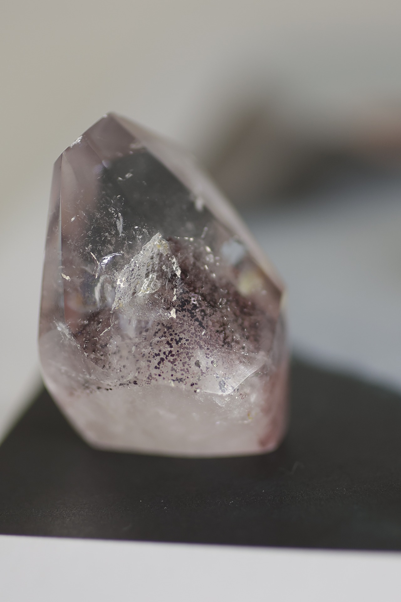 ヘマタイトインクォーツ 「静かな紅」| Hematite in Quartz  ◇ 天然石・鉱物・パワーストーン・原石 | st00207