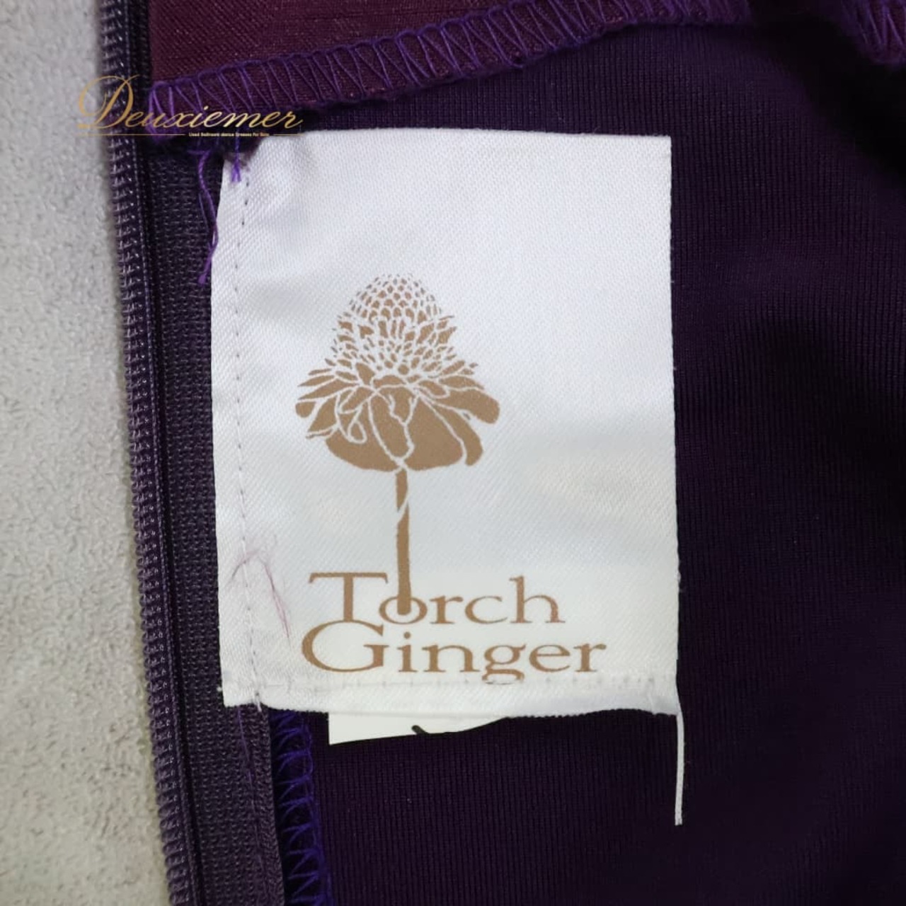 フラダンス 衣装 TorchGinger トーチジンジャー ワンピース ドレス パープル系 グラデーション ベロア 光沢 長袖 ハイビスカス柄 モンステラ柄 異素材 上品 きれい 高級感 かわいい 華やか 鮮やか 明るい 紫 黄 緑 アロハ ハワイアンプリント