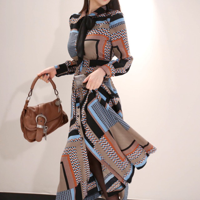 ロングワンピース ワンピース シャツワンピース 膝下 ロング ロング丈 袖あり 長袖 襟付き ベルト ウエストマーク ハイウエスト 前開き お得 かわいい 大人可愛い きれいめ 大人 上品 おしゃれ お洒落 レトロ 大人女子 ラブリー キュート 個性的 エレガント 柄 春 秋 10代 20代 30代 40代 レディース 女性用 学生 デート お出かけ 女子会 休日 イベント レストラン ランチ お呼ばれ 着回し 普段使い 重ね着 モテ 脚長 インスタ映え スタイルアップ S M L レトロワンピース