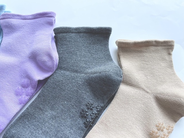 【数量限定】靴下 レディース 滑り止め付 5足組 ソックス レディース 薄手 夏 足裏 すべり止め付 口ゴム ゆったり 5足セット （色はお任せ） E13