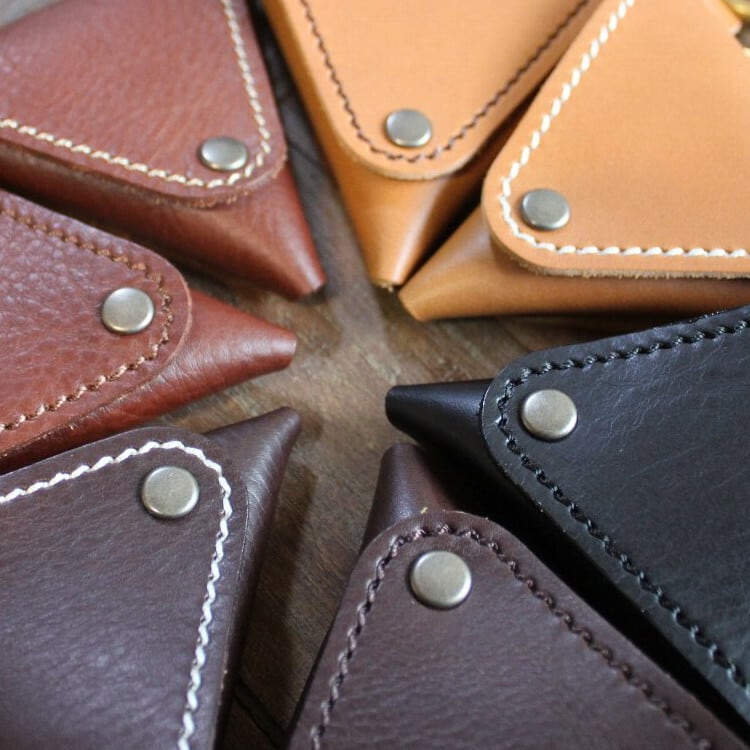 END MATERIAL ちょっと大きなレザー三角コインケース | What Will be