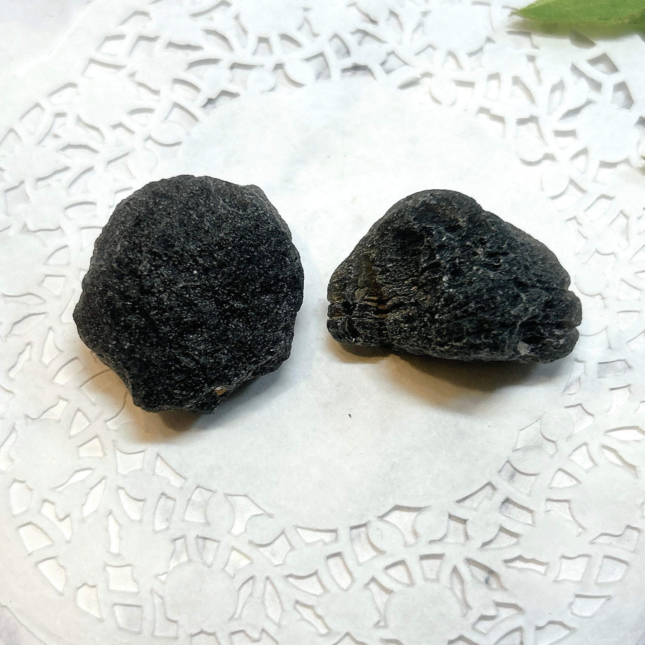 ⭐テクタイト（隕石起源の天然ガラス） | クリスタル・ワールド御徒町店