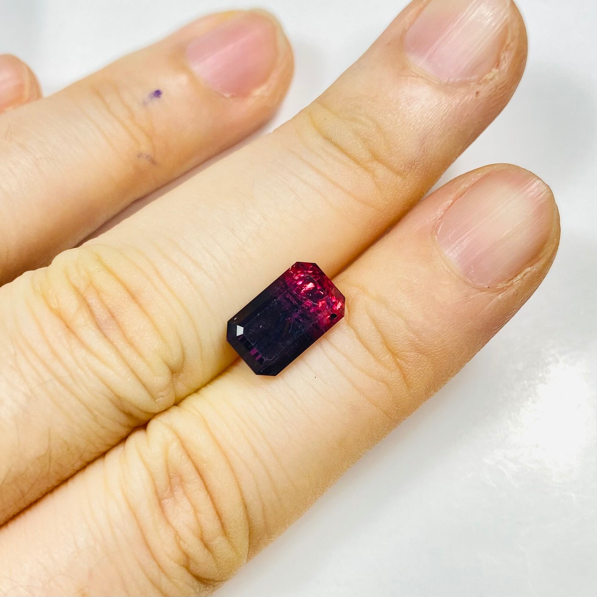 毒々しい美しさのバイカラートルマリン