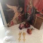 グラスパールが可愛いホワイトクロスピアス