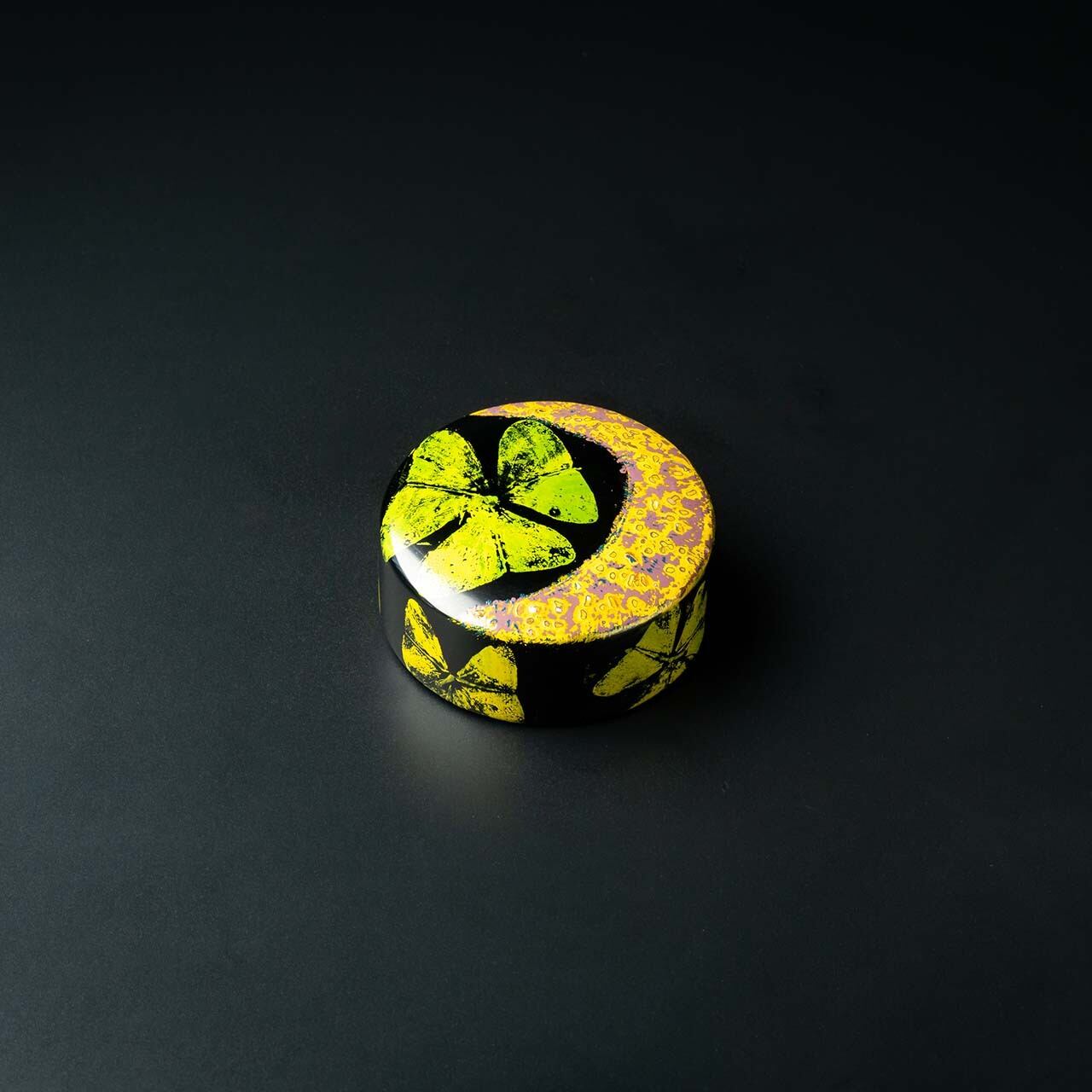 蝶々のお散歩:かりゆし書鎮(中)