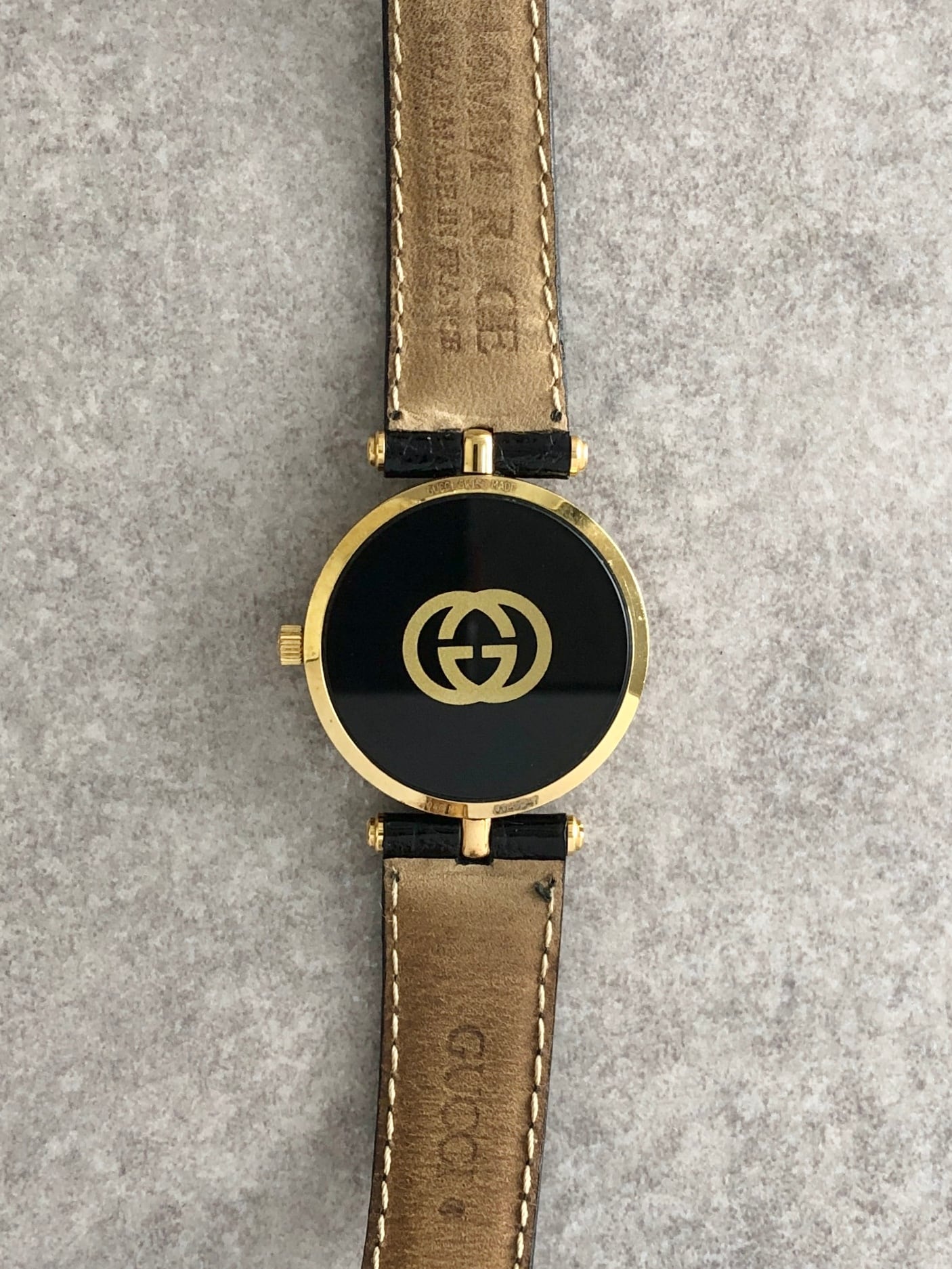 GUCCI グッチ 腕時計 ブラック ローマ文字 レザー 2040M vintage