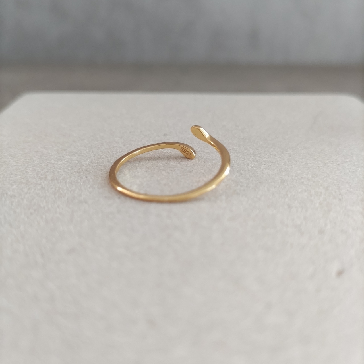 Adjustable line Ring