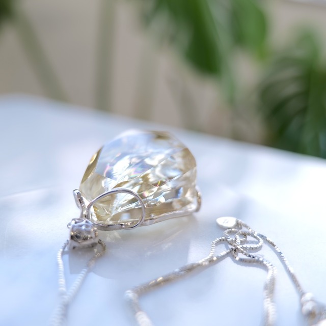 【 豊かさを呼び覚ます、成功と繁栄のコード 】シトリン レインボー入ペンダント G4_3
