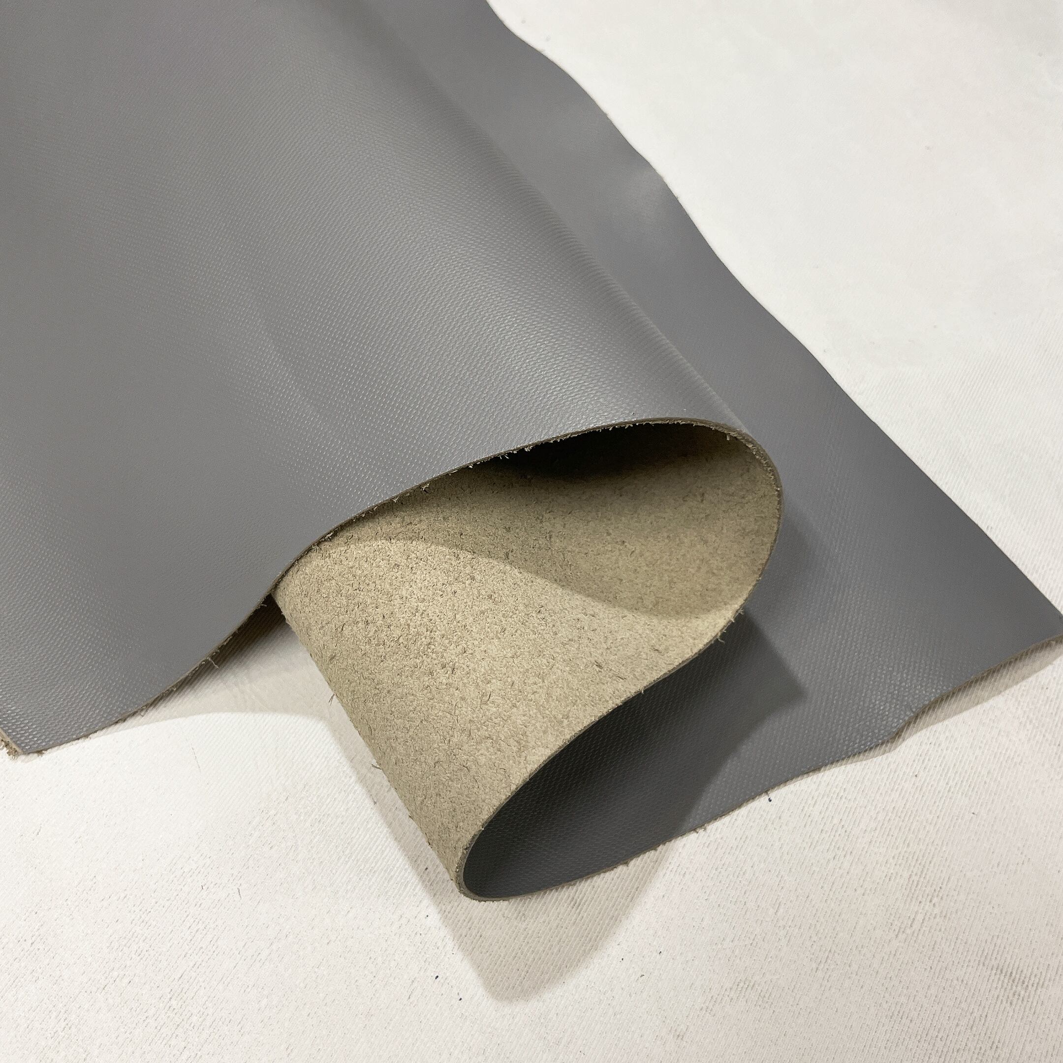 牛革 型押し【灰色】約1.5mm厚 [キズ、折り目有り] E5D-016 | and