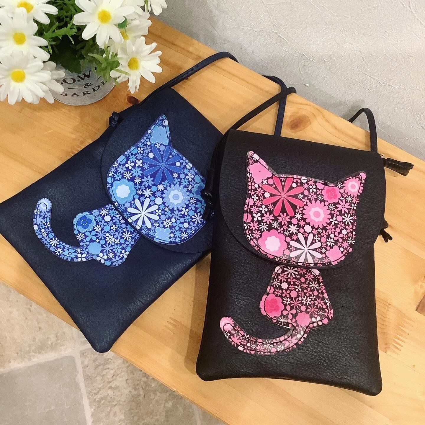 猫柄アップリケポシェット 花柄の猫ちゃんのアップリケが可愛いショルダーバッグ 2色 Flowergarden