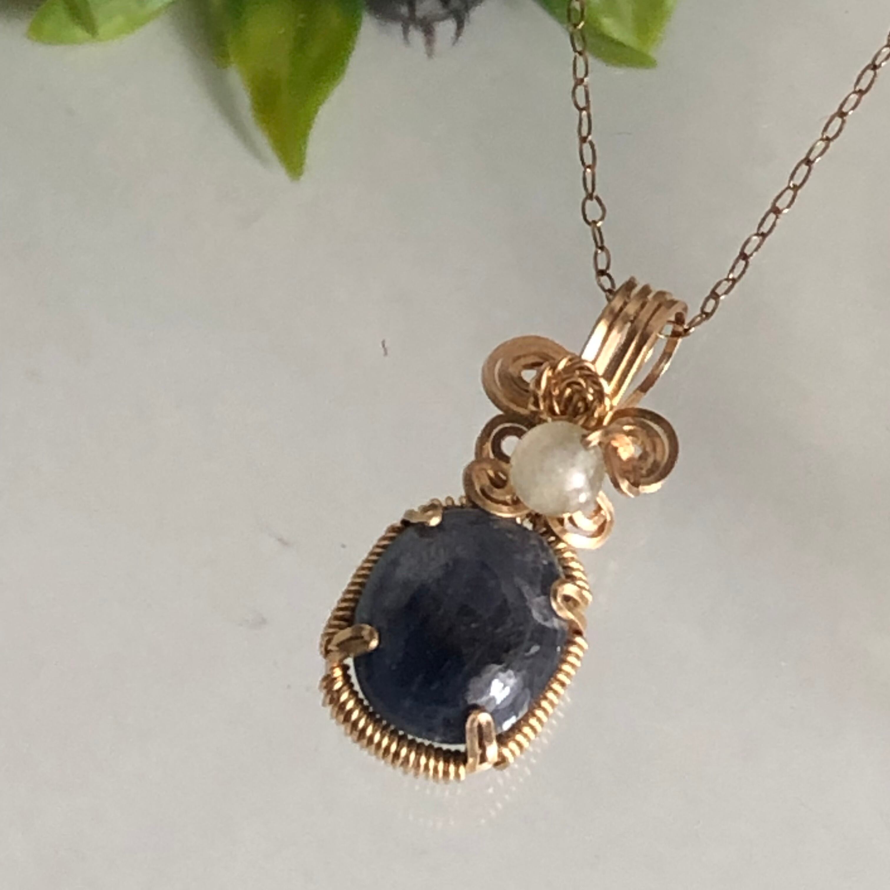 誕生石ネックレス】9月 サファイア ✦ 天然石ワイヤージュエリー ✦