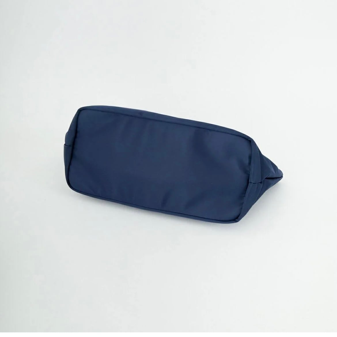 null. ヌル / ボートシェイプナイロンバッグ　グレー null.（ヌル） ハンドバッグ ボートシェイプナイロンバッグ : ZOZOTOWN