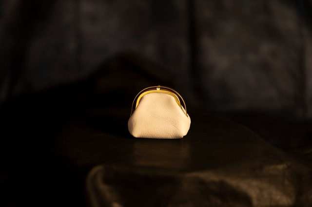 【soul;solid】Brass clasp シリーズ ”ワンタッチ真鍮がま口ミニポーチ” col.Ivory#ALASKA