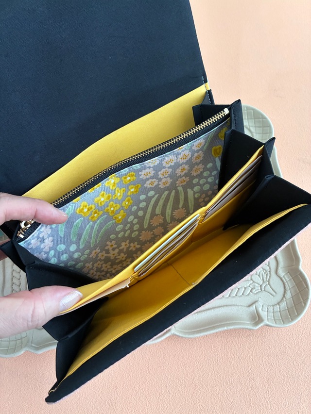 病院いくならひとまとめケース（お花畑）