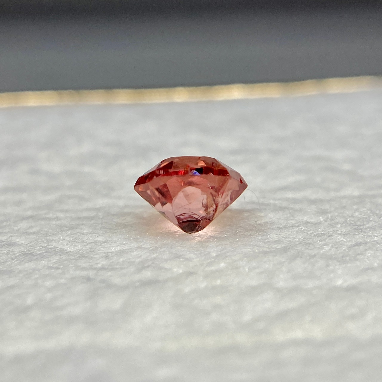 お花みたいなスピネル 訳あってお買い得 オレンジ系 約4.8mm r-0201