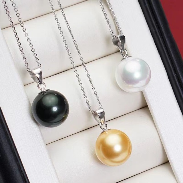 深紫貝珠と金色メッキのネックレス