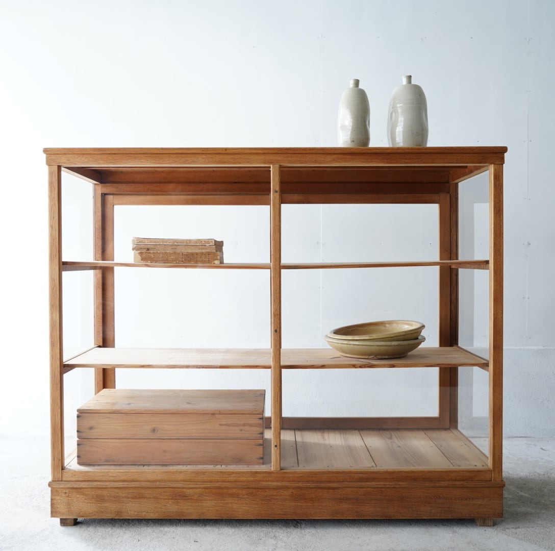 ガラスショーケース