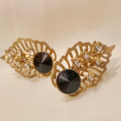 vintage black stone & leaf flowers