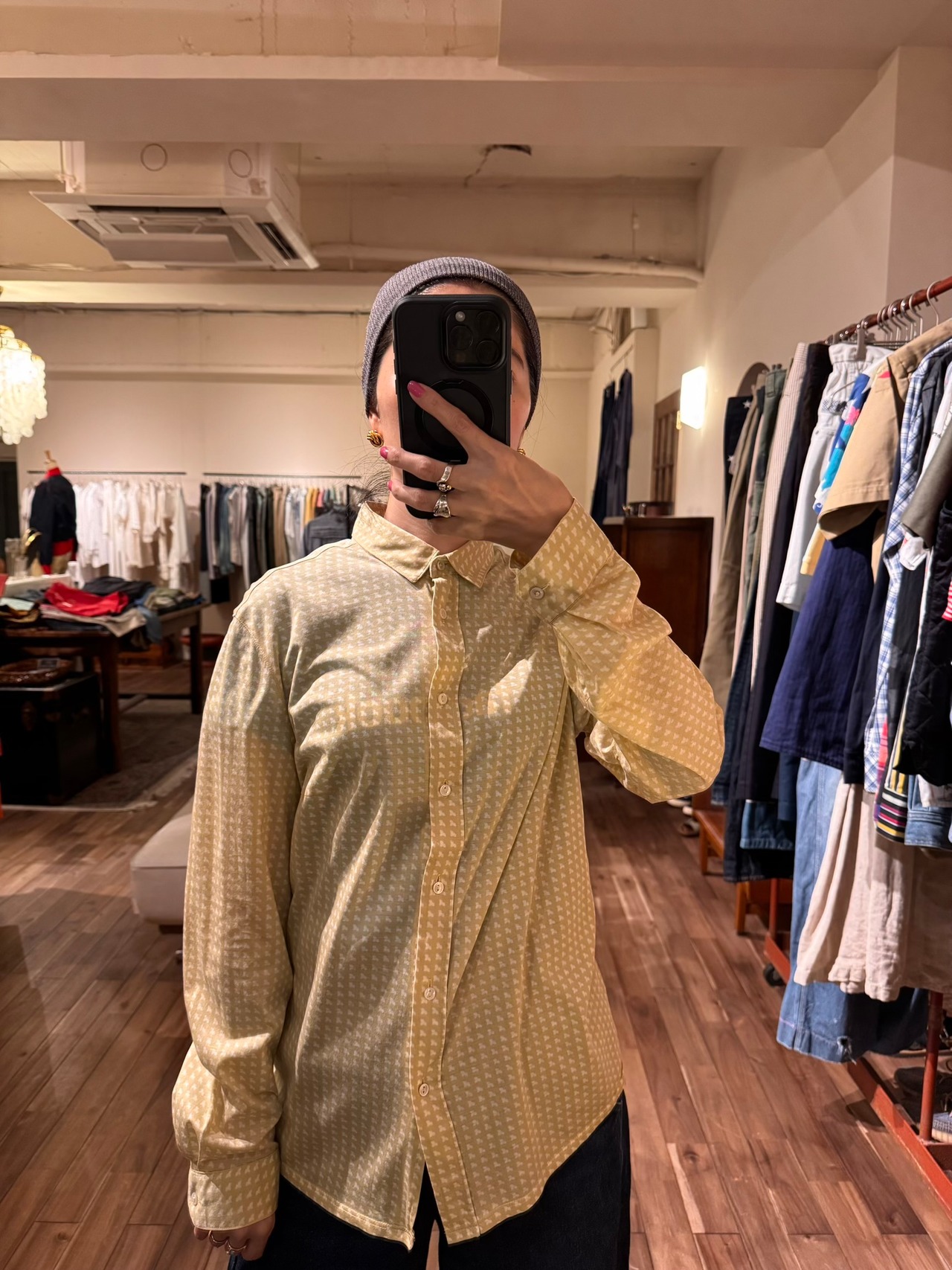 bruestle ベージュレトロプリントシャツ