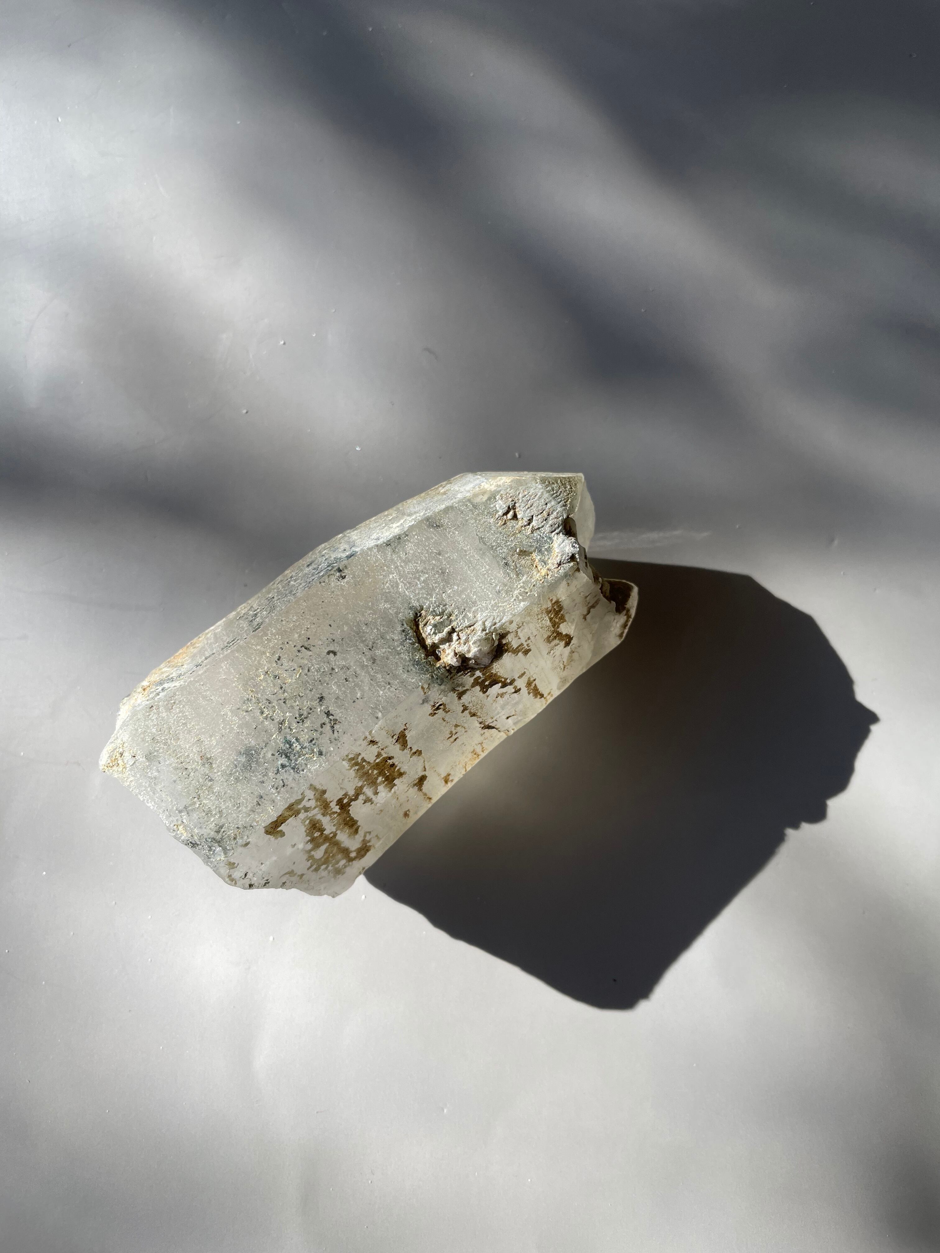 パキスタン　ギルギット　スカルドゥ産　曲がり水晶　セルフフィード