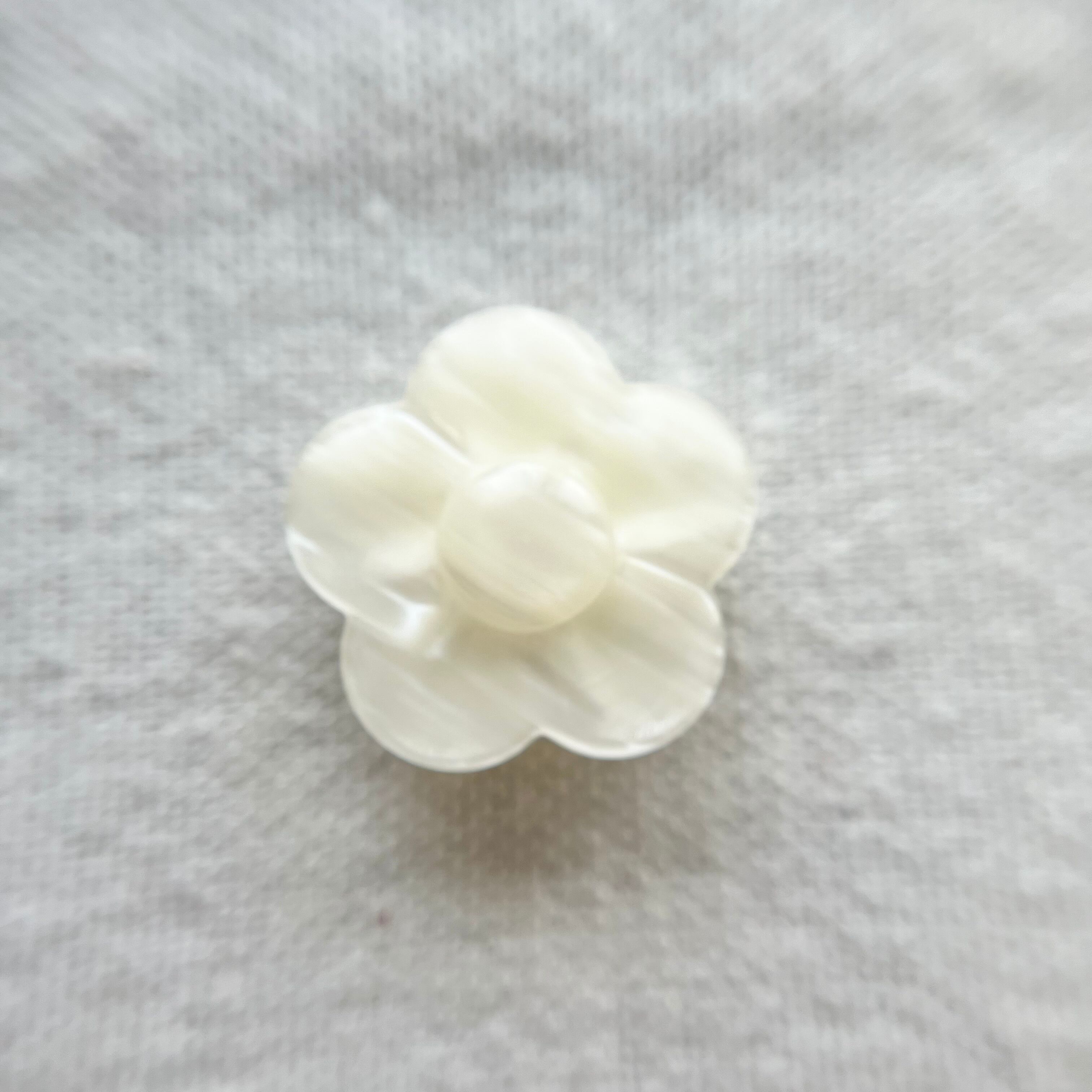 パールアイボリーフラワー 20㎜