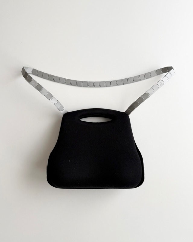 FW1999 CHANEL BUTT SHOULDER BAG