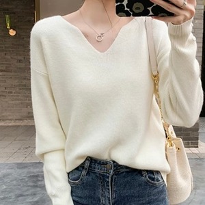 Vネックニットトップス　A0122