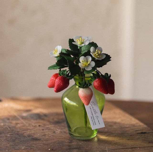 ◆粘土のお花◆イチゴ　Ⅰ1404　（花瓶 ライトグリーン）