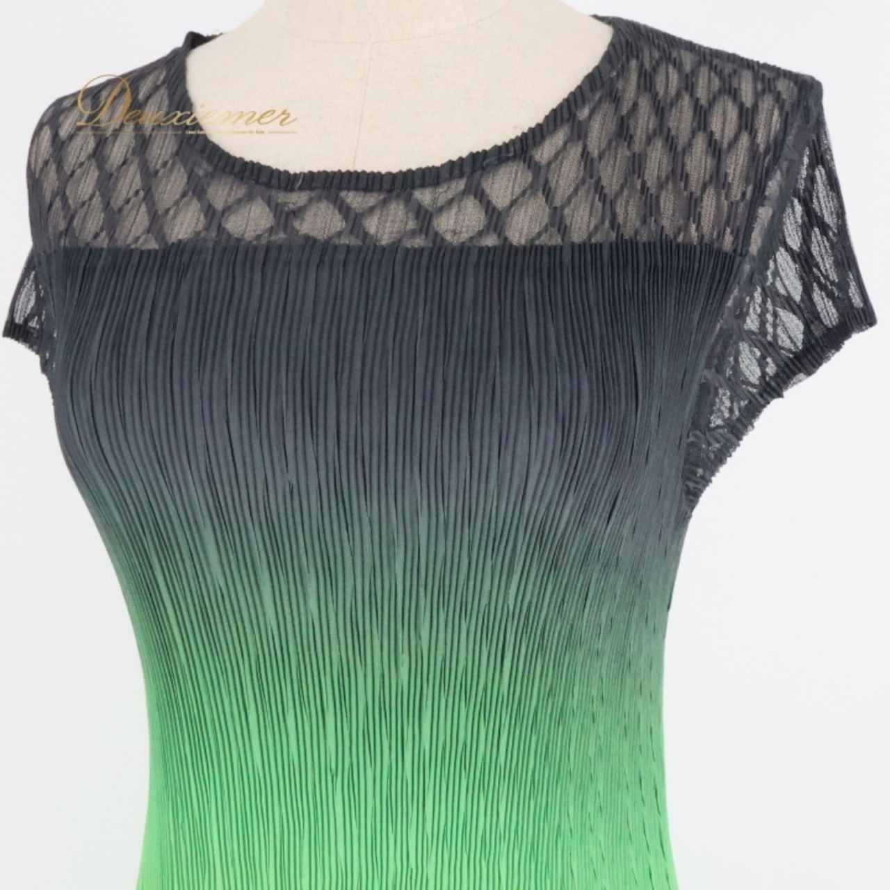 フラダンス 衣装 ワンピース ドレス グリーン系 ブラック系 グラデーション シースルー 透け感 無地 シンプル かわいい 華やか 鮮やか きれい 上品 エレガント 緑 黒 ハワイアン アロハ フラ ダンス レッスン 練習 おしゃれ パーティードレス 軽量