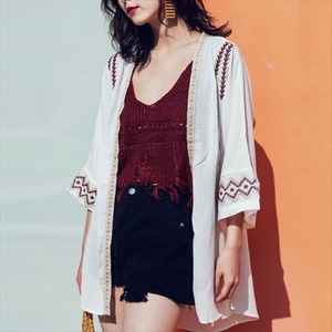 【送料無料】 ガウン カーディガン アウター 2色 羽織り アジアン エスニック 袖あり 長袖 フレア袖 フレア Aライン 透け感 刺繍 薄手生地 かわいい 大人可愛い 綺麗 シンプル カジュアル おしゃれ お洒落 大人女子 こなれ感 コンサバ 定番アイテム 体型カバー ガーリー 20代 30代 40代 レディース 女性用 ママ服 ママコーデ アウトドア 海 ビーチ リゾート 夏 着回し 普段使い 韓国 オルチャン ファッション スタイル オーバーシルエット デイリーユース プチプラ 日焼け防止 UV対策